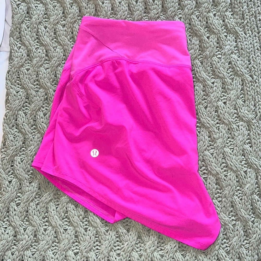 Sonic pink Lululemon size 6 shorts